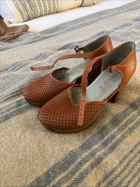 Eric Michael clogs